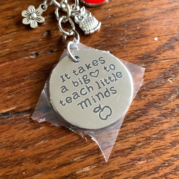NWT Teacher Keyring - It Takes a Big Heart to Teach Little Minds - Picture 3 of 3